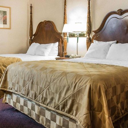 Clarion Hotel Beachfront Mackinaw City Exteriör bild
