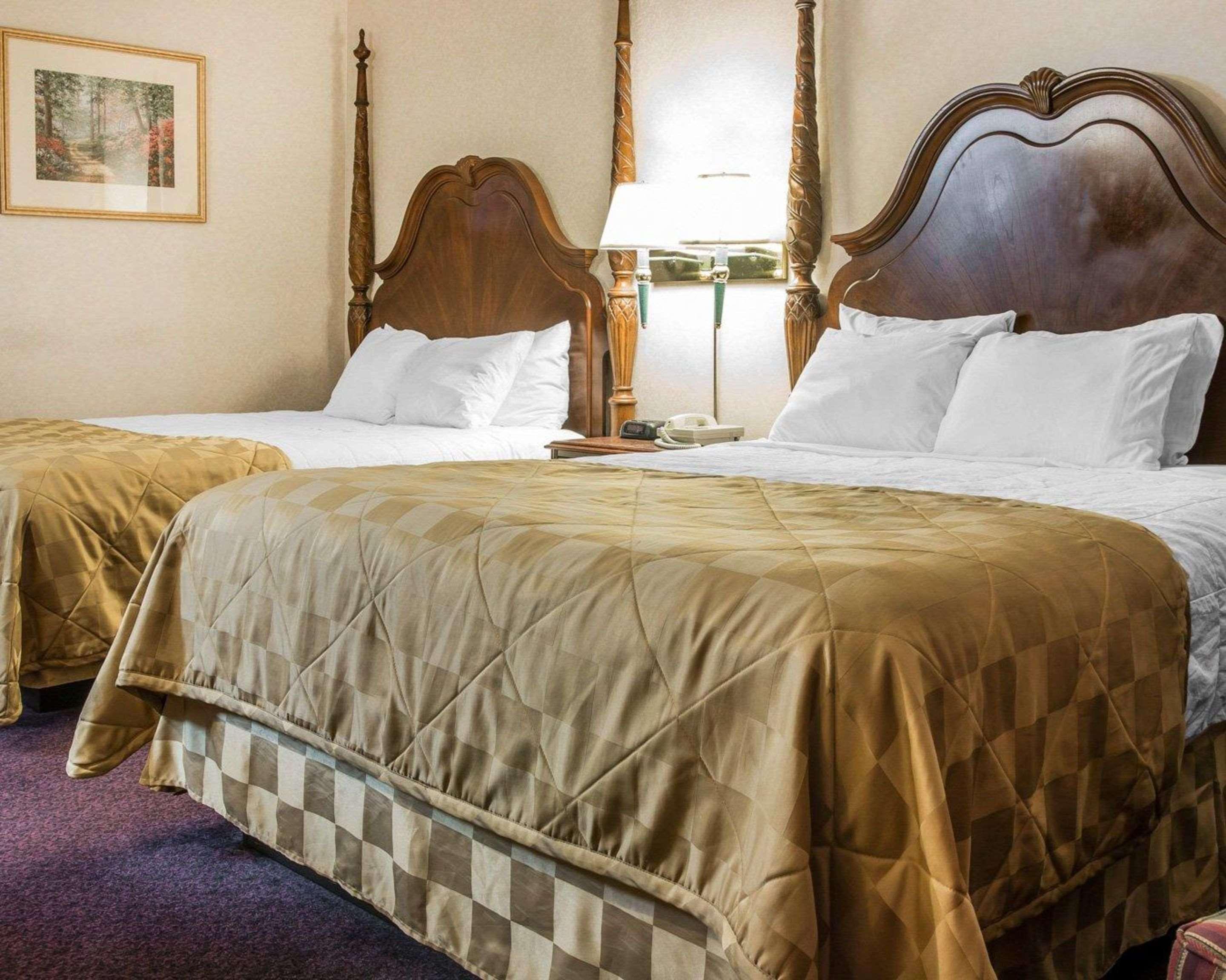 Clarion Hotel Beachfront Mackinaw City Exteriör bild