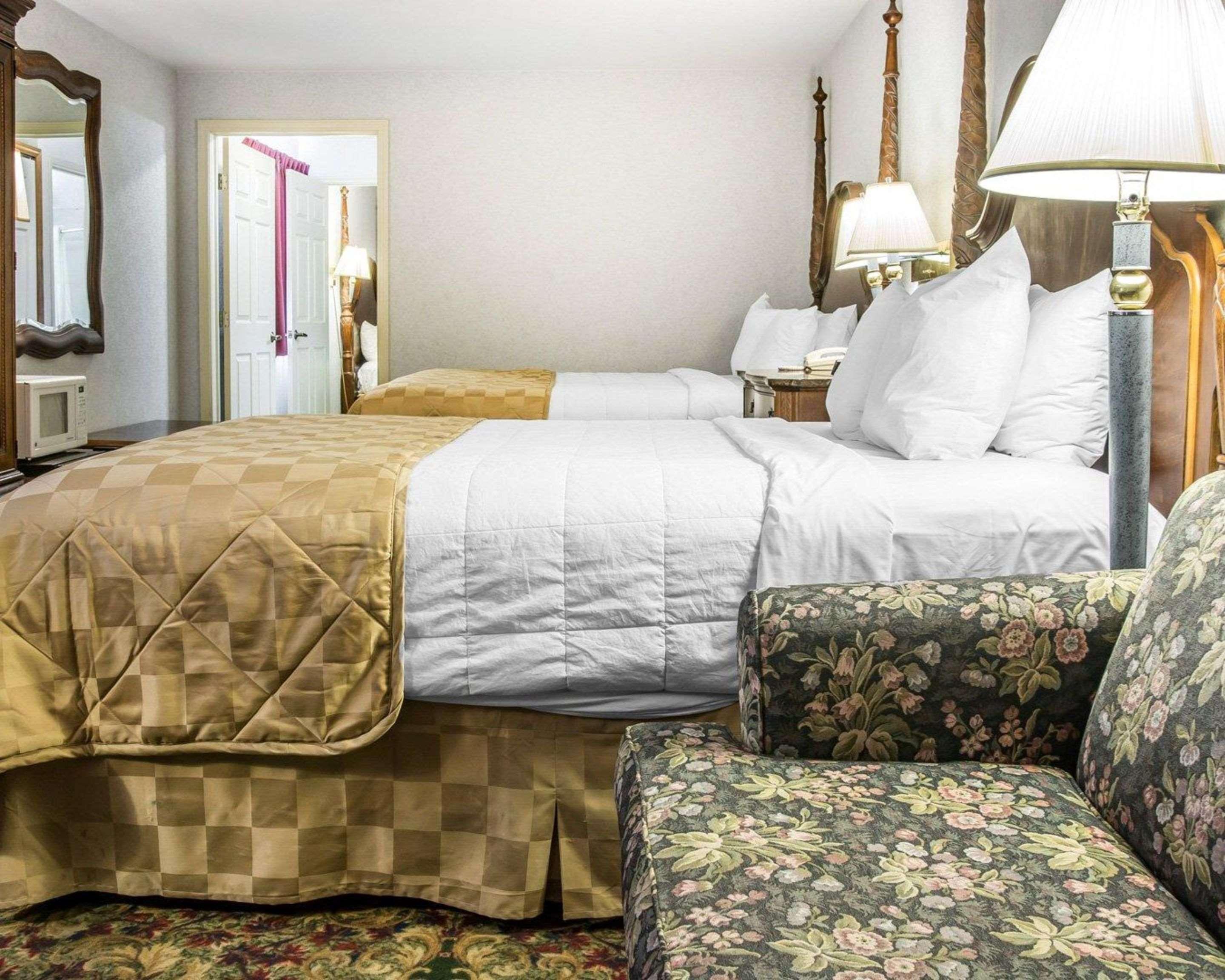 Clarion Hotel Beachfront Mackinaw City Exteriör bild