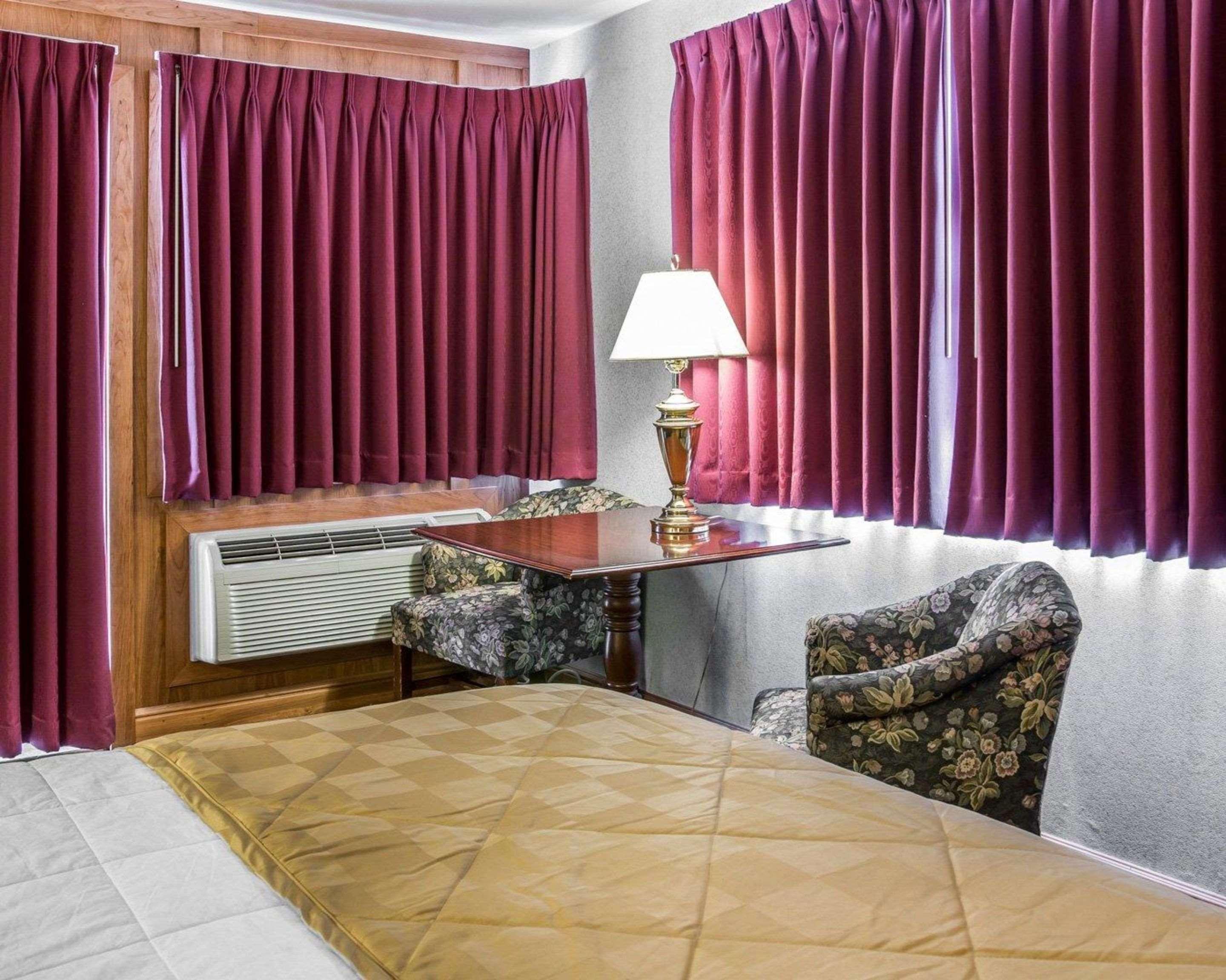 Clarion Hotel Beachfront Mackinaw City Exteriör bild