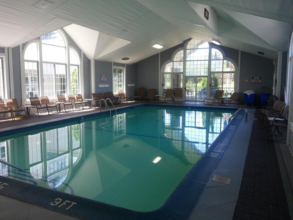 Clarion Hotel Beachfront Mackinaw City Exteriör bild
