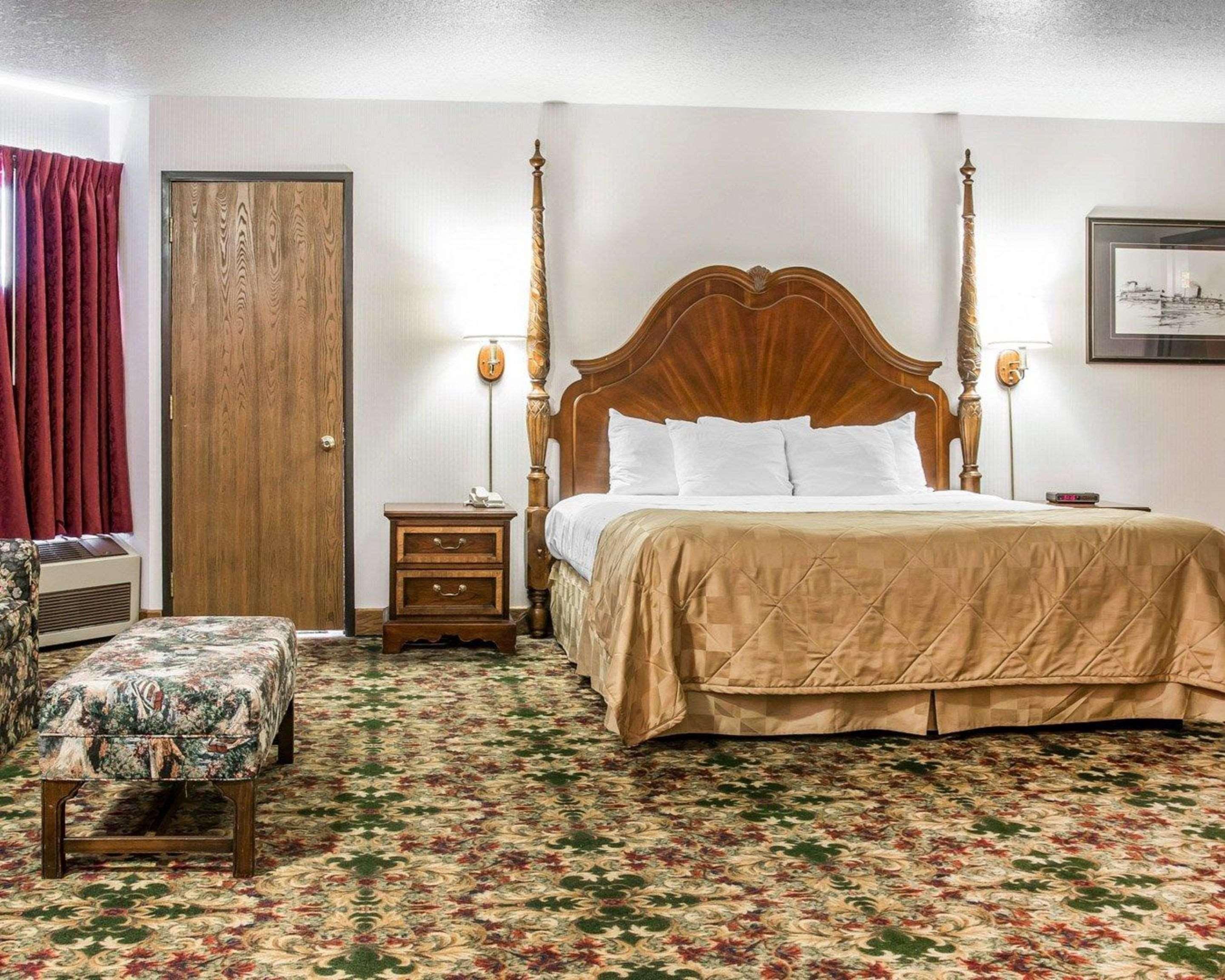 Clarion Hotel Beachfront Mackinaw City Exteriör bild