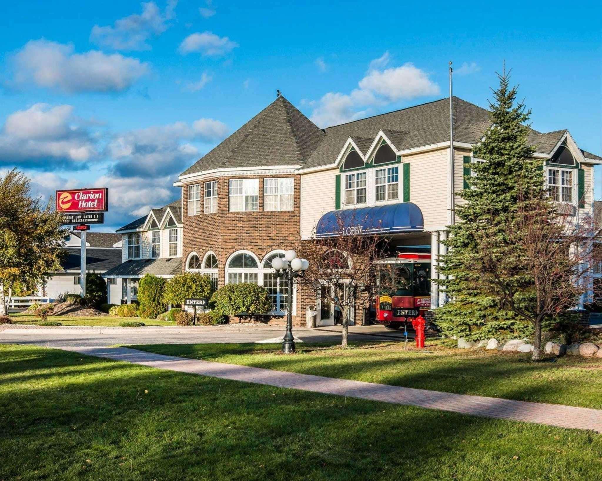 Clarion Hotel Beachfront Mackinaw City Exteriör bild