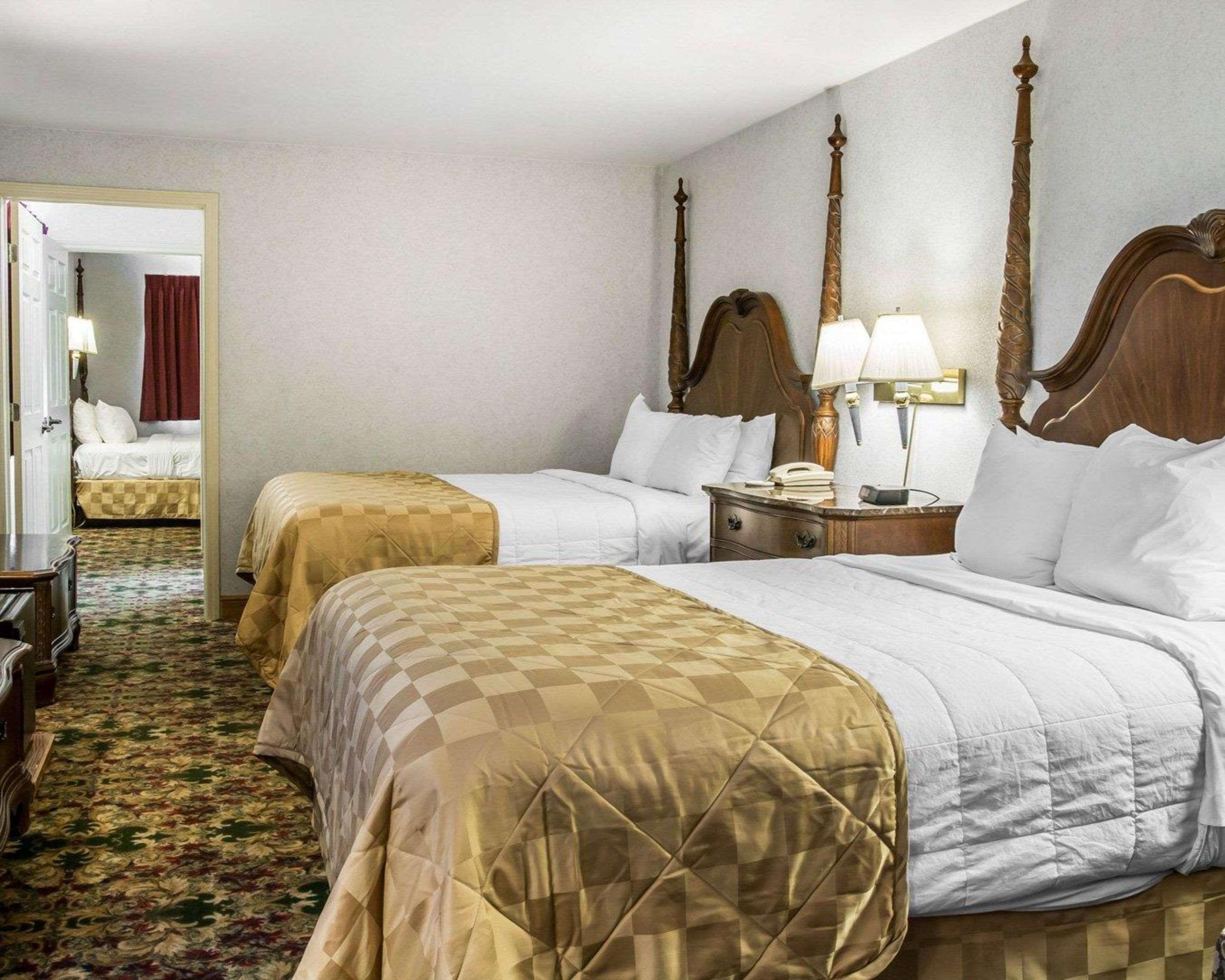 Clarion Hotel Beachfront Mackinaw City Exteriör bild
