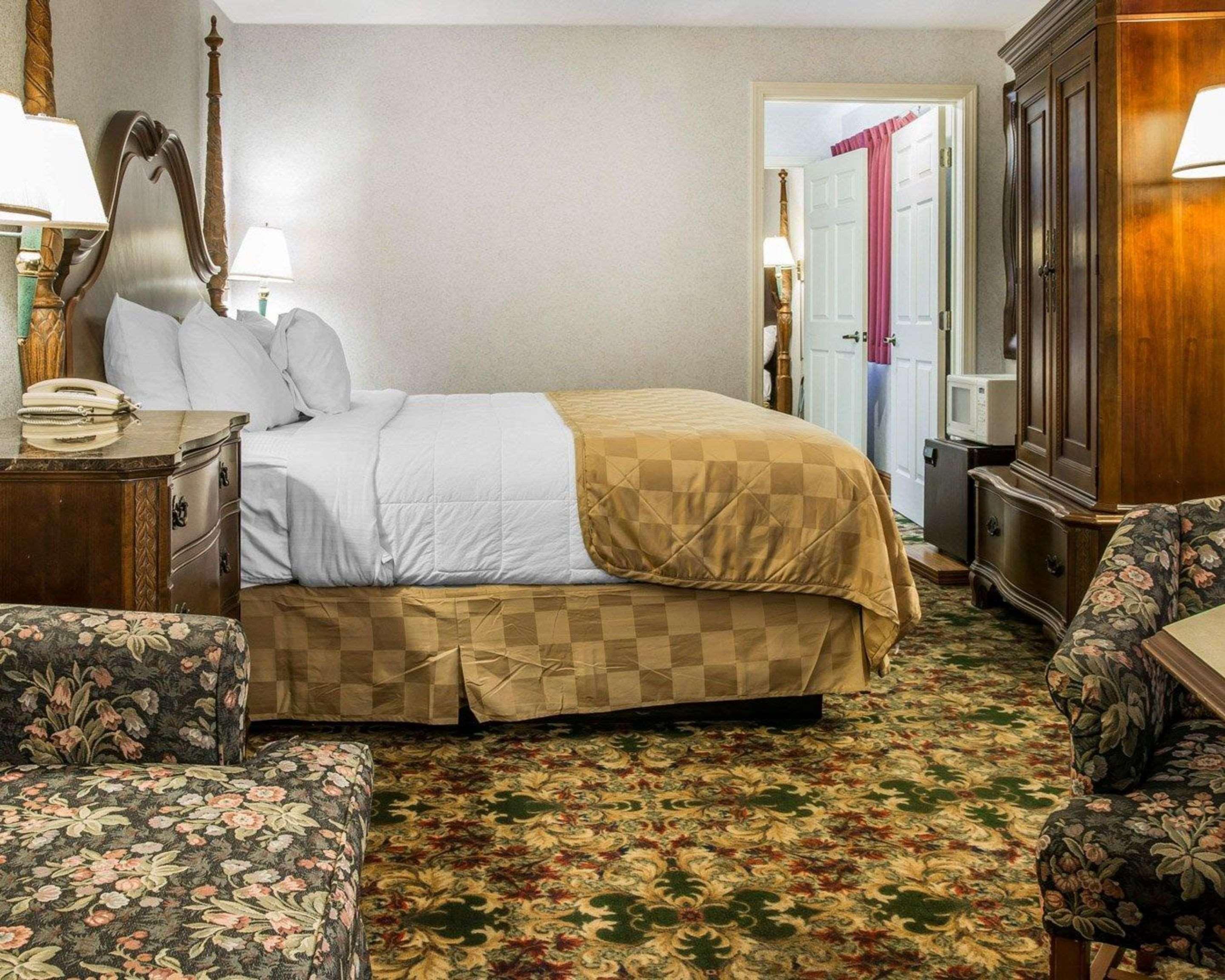 Clarion Hotel Beachfront Mackinaw City Exteriör bild