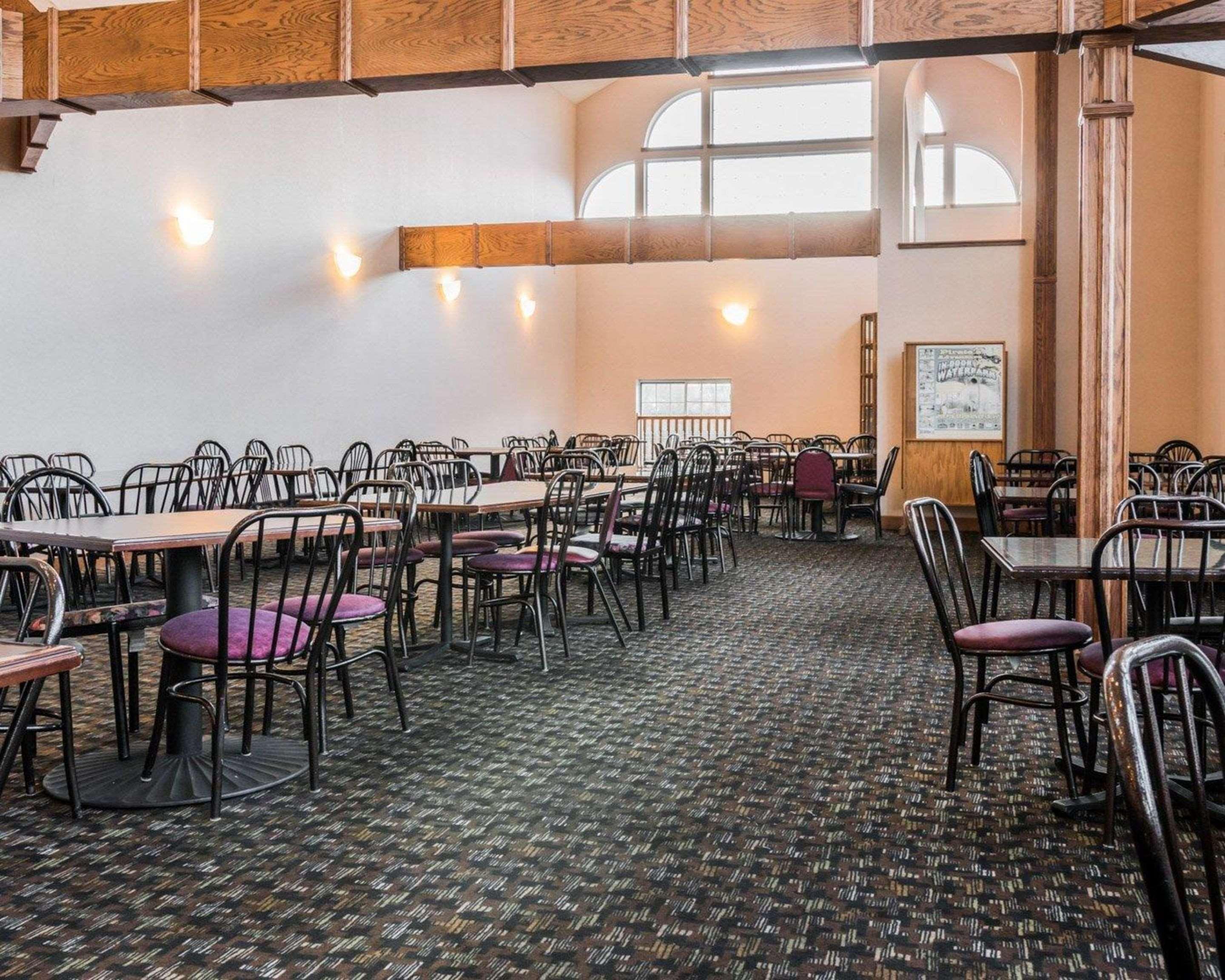 Clarion Hotel Beachfront Mackinaw City Exteriör bild