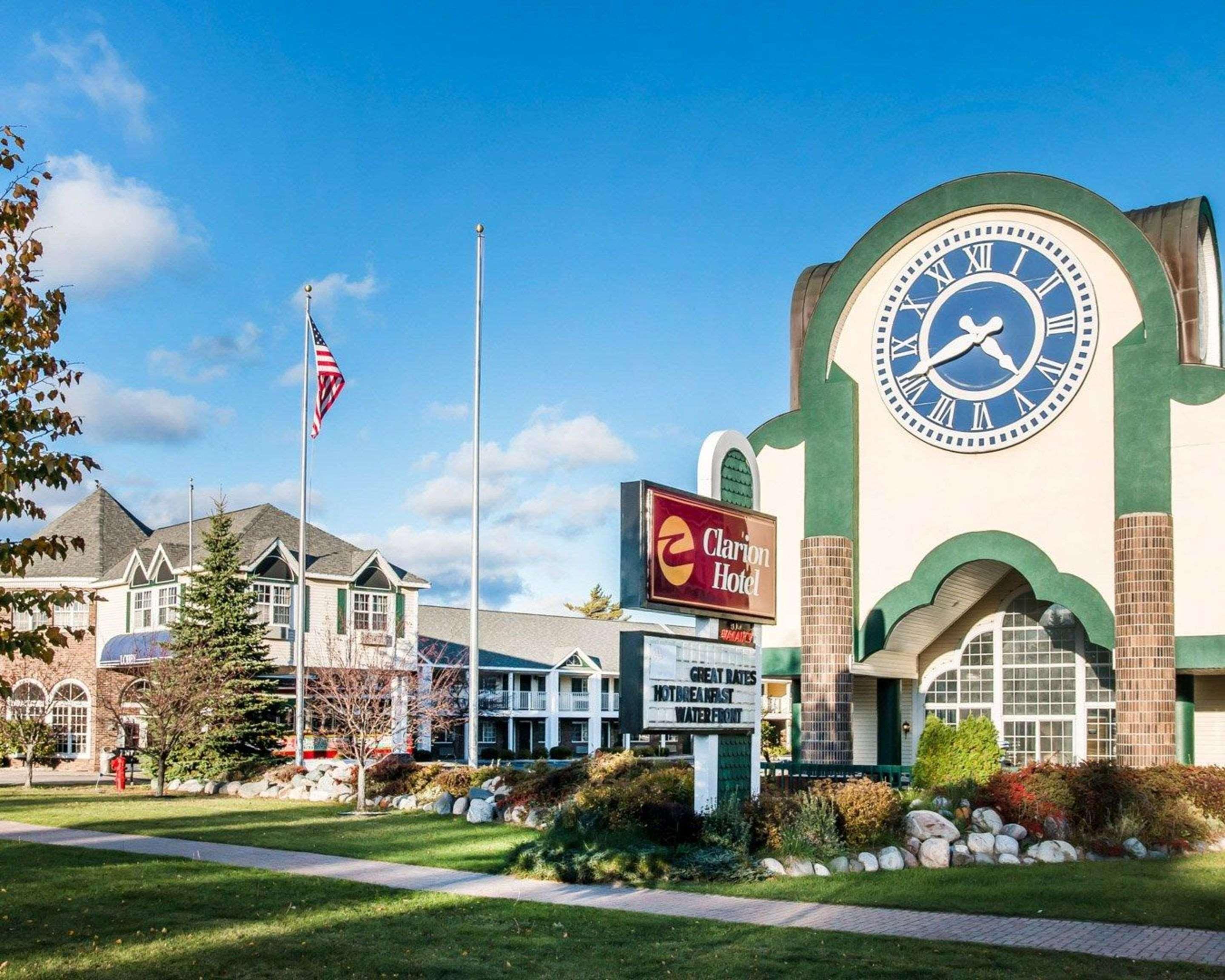 Clarion Hotel Beachfront Mackinaw City Exteriör bild
