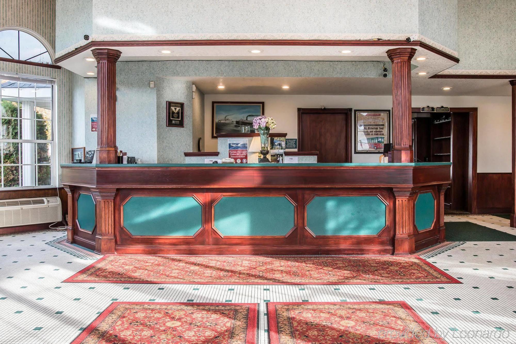 Clarion Hotel Beachfront Mackinaw City Exteriör bild