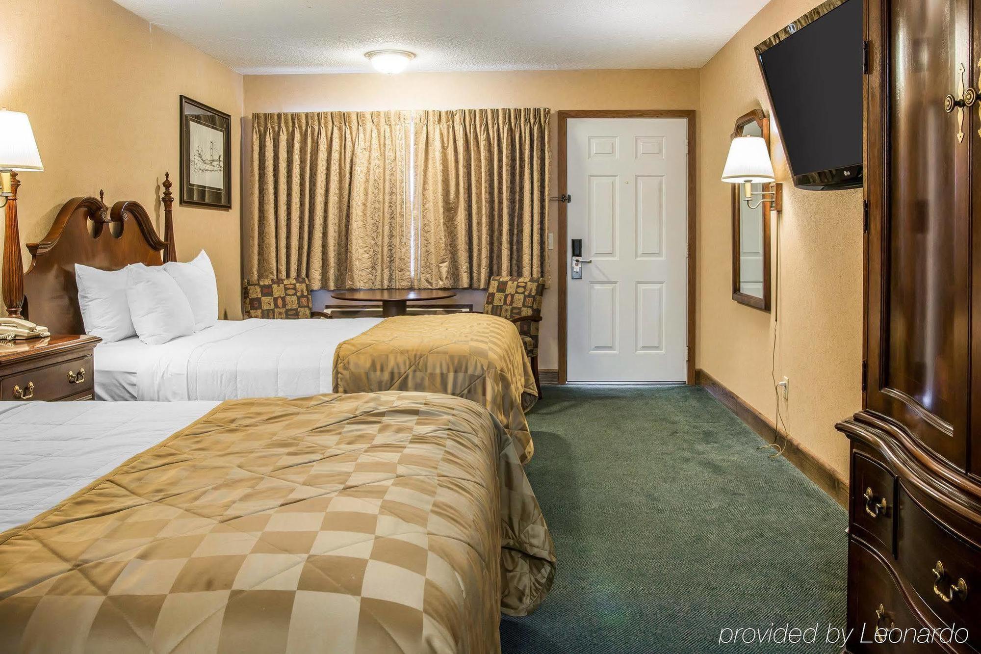 Clarion Hotel Beachfront Mackinaw City Exteriör bild
