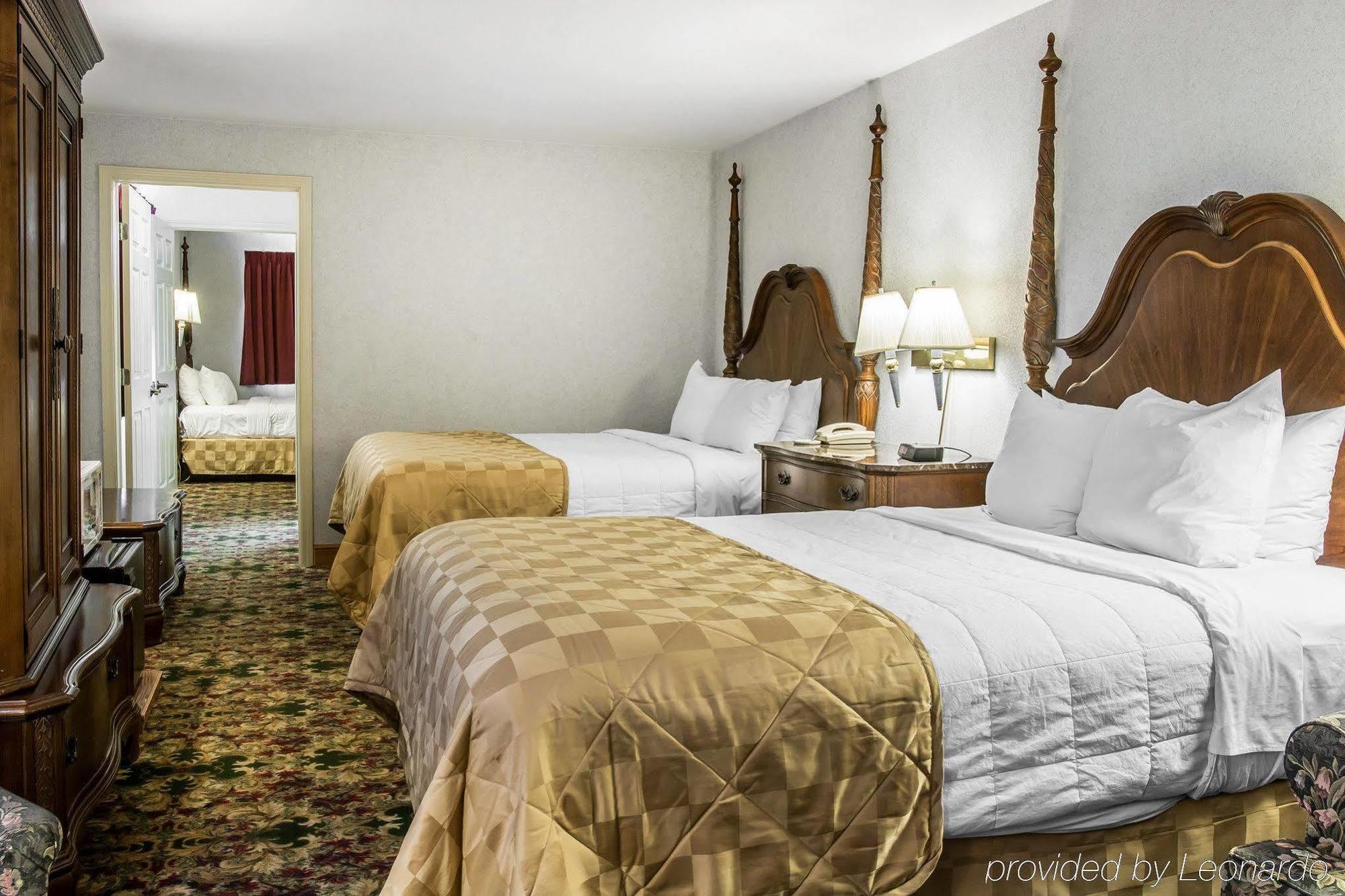 Clarion Hotel Beachfront Mackinaw City Exteriör bild