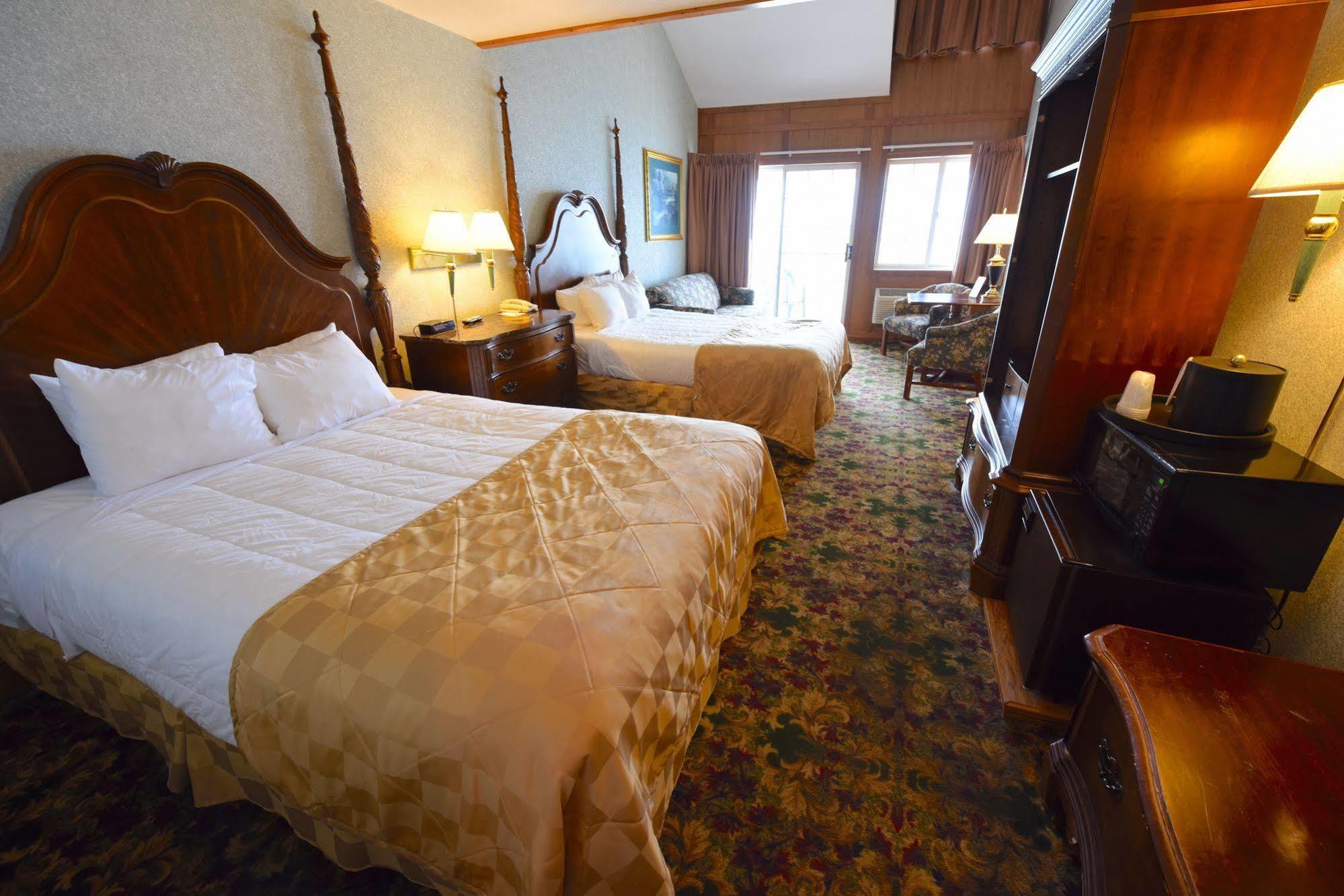 Clarion Hotel Beachfront Mackinaw City Exteriör bild