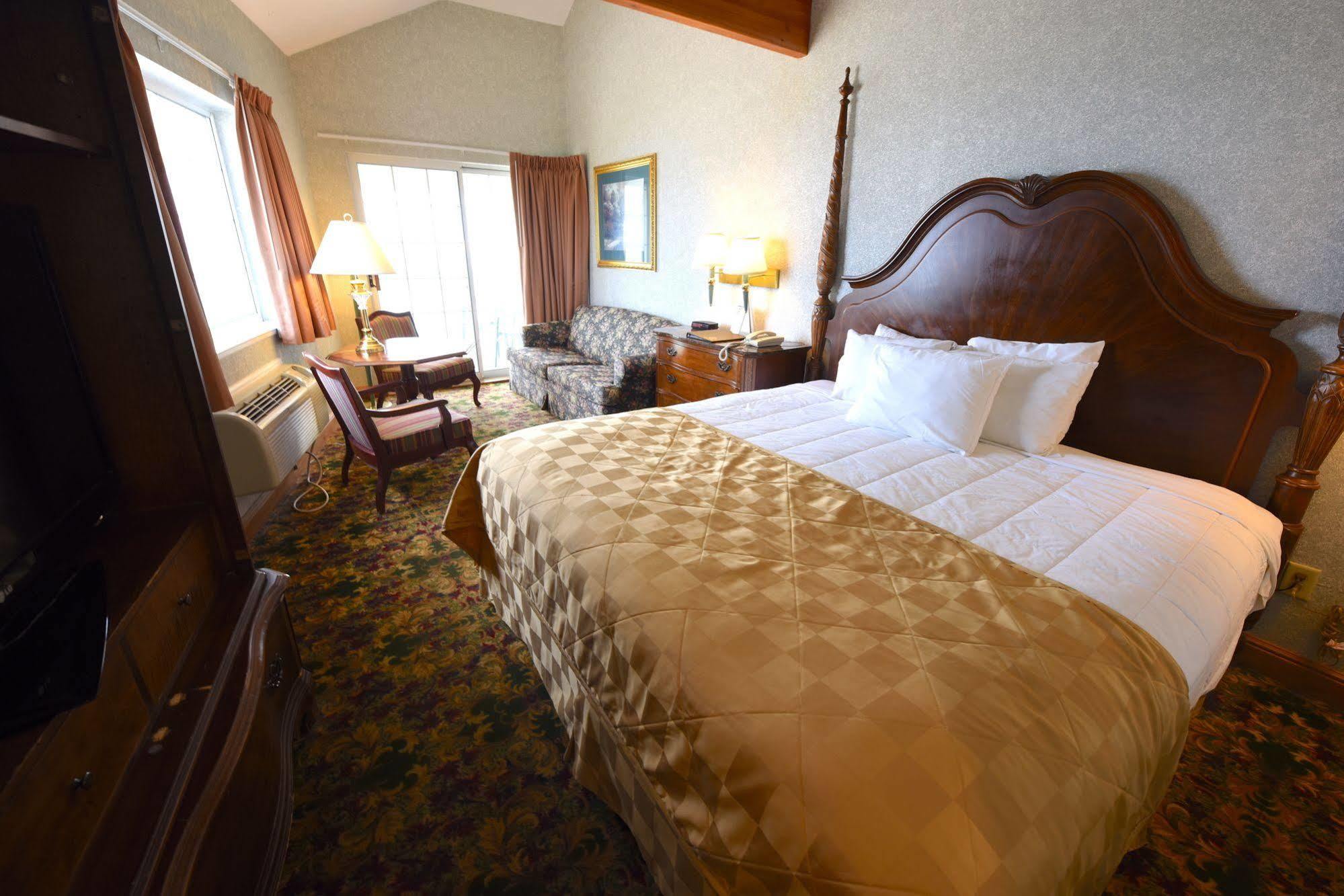 Clarion Hotel Beachfront Mackinaw City Exteriör bild
