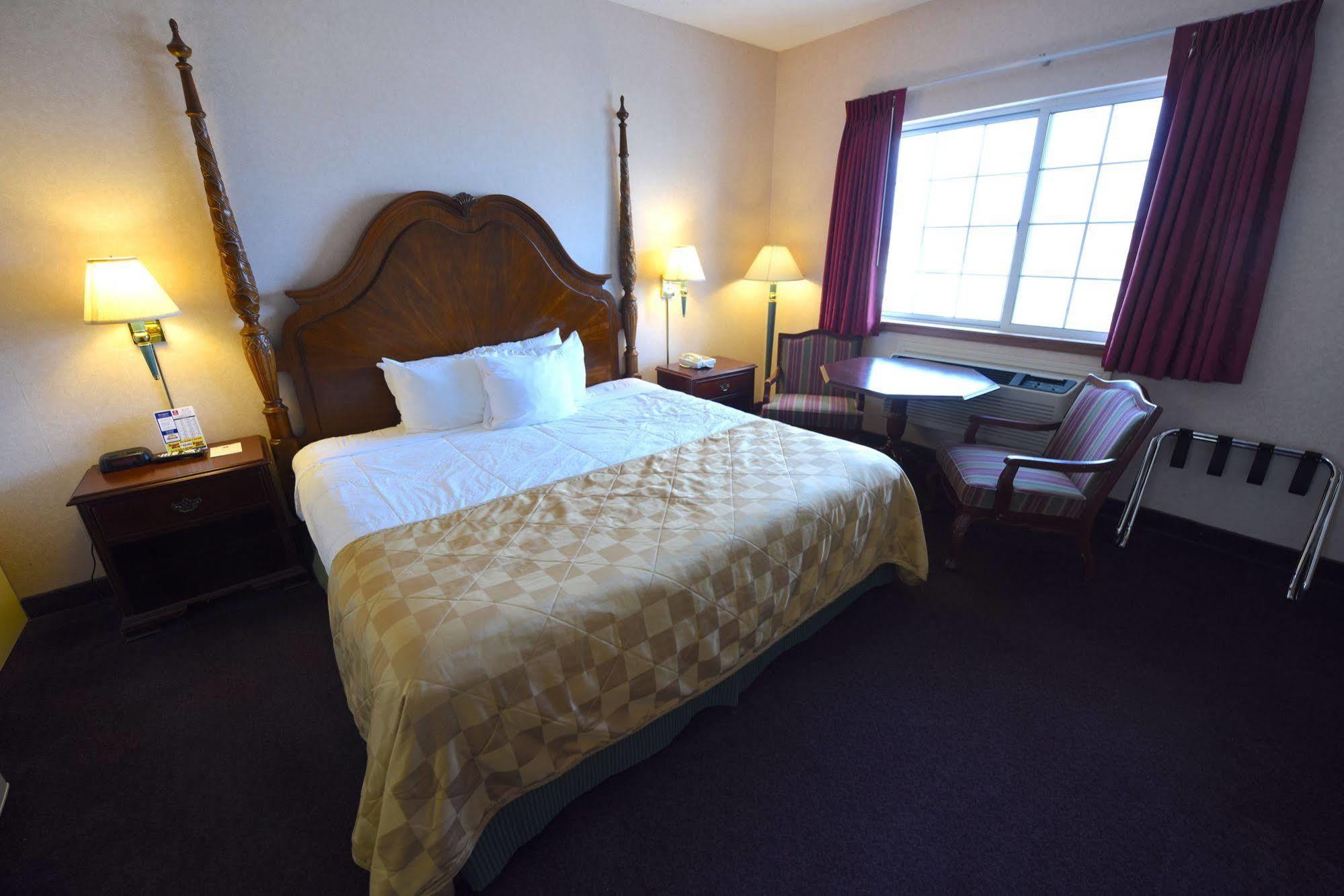 Clarion Hotel Beachfront Mackinaw City Exteriör bild